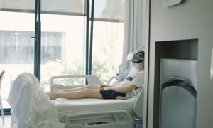 Công nghệ thực tế ảo giải tỏa tâm lý cho bệnh nhân COVID-19 nằm viện