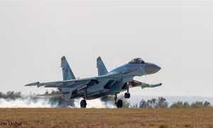 Máy bay chiến đấu Su-35S của Nga lao xuống biển