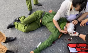 Nam sinh thông chốt kiểm soát, tông xe khiến cảnh sát bị thương, nhập viện