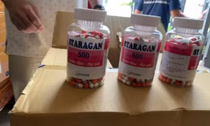 Khởi tố, bắt giam 3 bị can sản xuất thuốc hỗ trợ điều trị COVID-19 giả