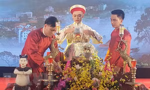 Tụ tập hầu đồng giữa mùa dịch, 20 người bị phạt gần 150 triệu đồng