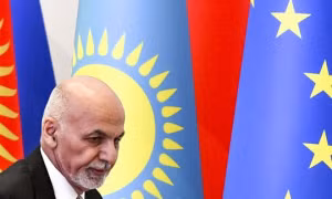 Tổng thống Afghanistan Ghani từ chức, đáp máy bay sang Tajikistan