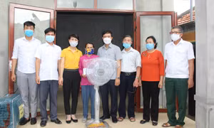TX Quảng Yên bàn giao 3 căn nhà Đại đoàn kết