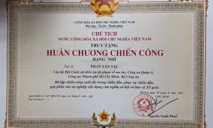 Truy tặng Huân chương Chiến công hạng Nhì cho Đại úy hy sinh ở Quận 6