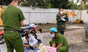 Chiến sĩ công an trực chốt chống dịch giúp sản phụ vượt cạn thành công