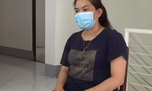 Đòi "thông chốt" cho nhân viên, bà chủ hành hung cán bộ Công an phường