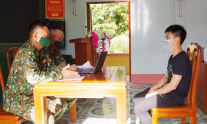 Bắt giữ phương tiện vận chuyển số lượng lớn thực phẩm không rõ nguồn gốc