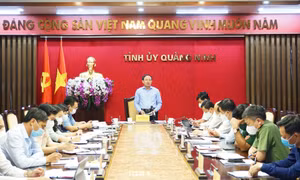 Siết chặt kiểm soát người ra vào tỉnh, thành lập sở chỉ huy phòng, chống dịch