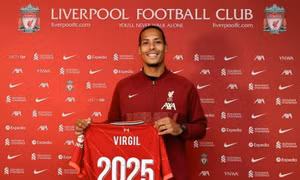 Liverpool giữ chân Virgil van Dijk đến năm 2025
