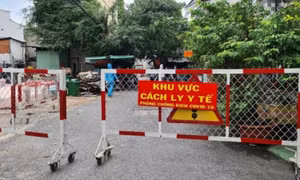 Hai chủ tịch phường bị đình chỉ, điều chuyển vì thiếu trách nhiệm trong phòng, chống dịch