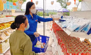Hoa hậu Đỗ Thị Hà kêu gọi tiếp sức tuyến đầu chống dịch Covid-19