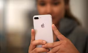 Người dùng chỉ trích, Apple 'nói rõ hơn' vụ iPhone, máy tính nhận diện ảnh ấu dâm