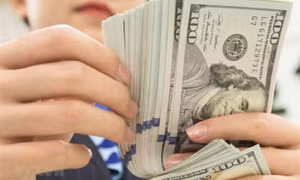 Tỷ giá USD hôm nay 27/8: USD treo ở ngưỡng cao