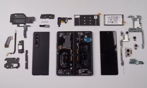 Galaxy Z Fold3 lần đầu được "mổ bụng" tại Việt Nam, hé lộ bí mật của camera ẩn dưới màn hình