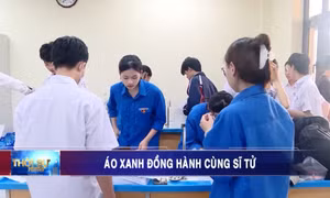Áo xanh đồng hành cùng sĩ tử