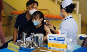 Còn 12 ngày: Nhiều biến thể mới xâm nhập, F0 tăng, vẫn có 6 tỉnh tiêm vaccine COVID-19 cho trẻ từ 5 - dưới 12 tuổi rất thấp