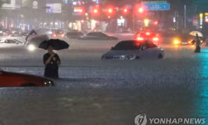 Mưa kỷ lục ở Hàn Quốc: Seoul chìm trong nước, 3 người chết thương tâm dưới tầng hầm