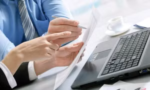 Chỉ huy trưởng của nhà thầu thi công có thể ký biên bản nghiệm thu?