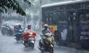 Phía Đông Bắc Bộ có mưa rào và dông vài nơi