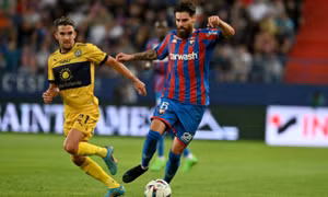 Pau FC rơi xuống cuối bảng Ligue 2