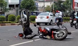 Tìm nhân chứng vụ TNGT trên đường Cầu Cốc làm 2 người đi xe máy bị thương