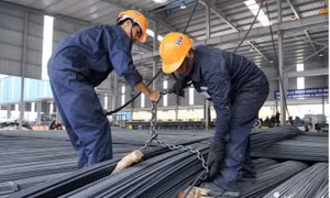 Giá thép tiếp tục lao dốc