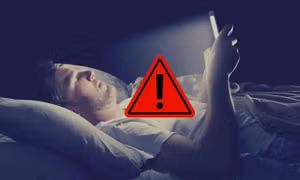 Thường xuyên để điện thoại trong túi quần có gây vô sinh không?