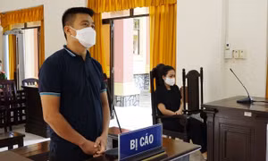 Đâm ô tô vào vợ cũ, người đàn ông lãnh án 7 năm tù