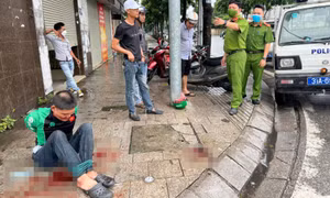 Bắt nóng tên cướp trong người thủ sẵn 2 dao găm và nhiều vam phá khoá