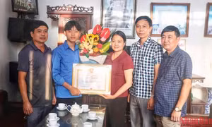 Biểu dương thiếu niên dũng cảm cứu người
