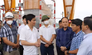 Chủ tịch UBND tỉnh Nguyễn Tường Văn kiểm tra tuyến Cao tốc Vân Đồn-Móng Cái 