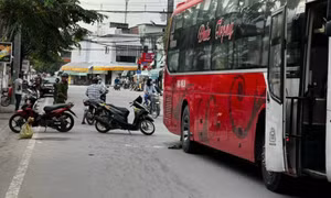 Nguyên Trưởng phòng Cảnh sát môi trường tử vong sau va chạm xe khách