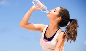 Cách uống nước gây hại cho sức khỏe