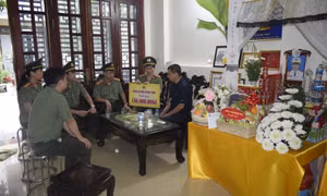 Công an tỉnh Quảng Ninh thăm hỏi, động viên gia đình 3 liệt sĩ Đội Cảnh sát PCCC Công an quận Cầu Giấy, Hà Nội