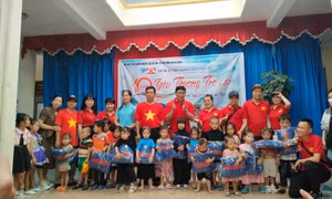 Tiếp sức học sinh có hoàn cảnh khó khăn tới trường