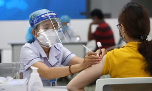 Thần tốc thực hiện chiến dịch tiêm chủng vaccine phòng COVID-19