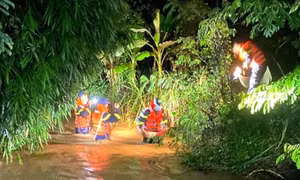 Tìm thấy thi thể cháu bé 7 tuổi bị nước lũ cuốn trôi ở Đắk Lắk
