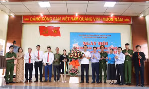 Đồng chí Nguyễn Văn Hồi dự "Ngày hội toàn dân bảo vệ an ninh tổ quốc" tại xã Đạp Thanh, huyện Ba Chẽ 