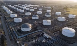OPEC+ nhất trí tăng nhẹ sản lượng dầu mỏ