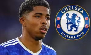 Làm loạn đòi đến Chelsea, Fofana nhận án phạt