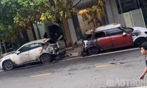 Hai ô tô bị cháy trong đêm khuya ở Lào Cai chưa rõ nguyên nhân