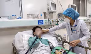 Thoát chết vì uống 'rượu độc', nữ sinh 19 tuổi có thể bị di chứng thần kinh và mù lòa