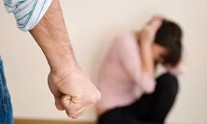 Người phụ nữ tử vong nghi bị chồng bạo hành