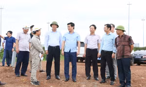 Chủ tịch UBND tỉnh khảo sát điều chỉnh quy hoạch chung TX Quảng Yên