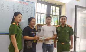 Trao trả hơn 100 triệu đồng cho người bị mất