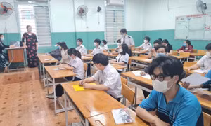 Thiết bị công nghệ ngày càng tối tân nên cấm HS mang ghi âm, ghi hình là đúng 