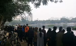Cảnh sát lặn tìm người nghi mất tích dưới hồ Thiền Quang 