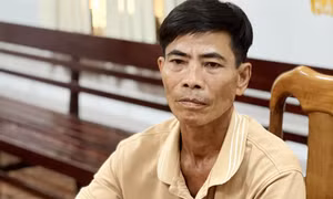 Bênh vực mẹ, con trai bị cha đâm tử vong