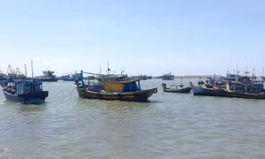 Một tàu cá của ngư dân thị xã La Gi mất liên lạc trên biển