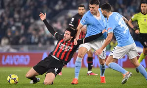 Đương kim vô địch AC Milan thua đậm trước Lazio ở Serie A